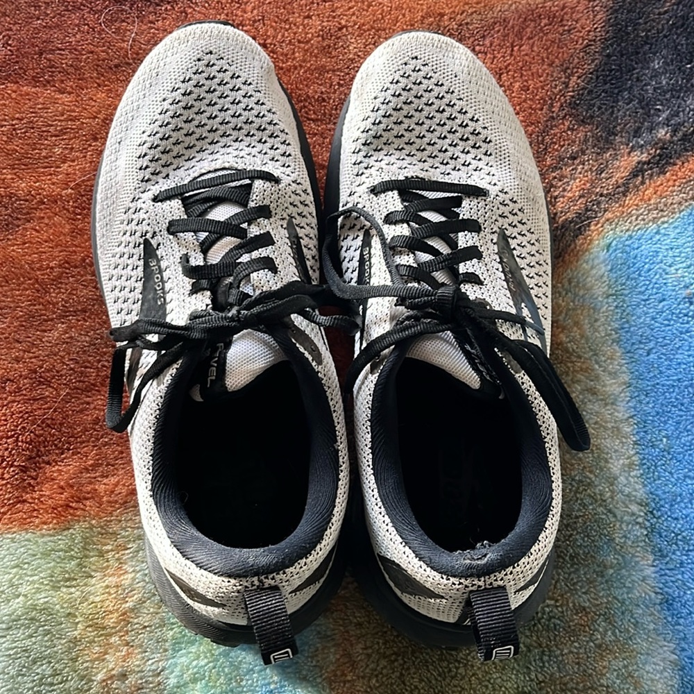 Brooks Revel Sneakers